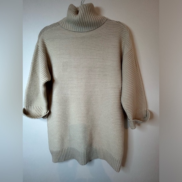 Forever 21 tan ribbed sweater with longer hem. ‎ Size Med - Picture 1 of 3